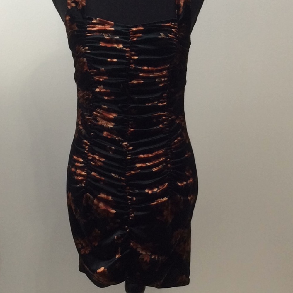 Free press black floral velvet dress NWT. - Picture 3 of 4